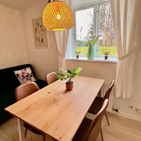 5 Minute Walk To Lego House - 50m2 - Unit A - Garden On Site Apartment Billund